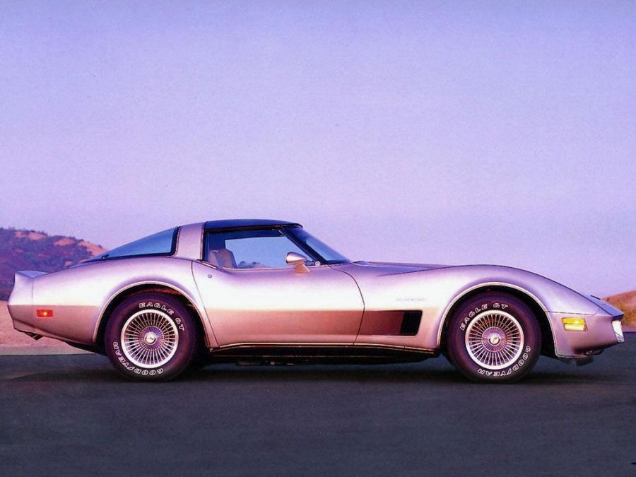  Chevrolet Corvette Collector Edition 1982 года  (фото 28 из 40)